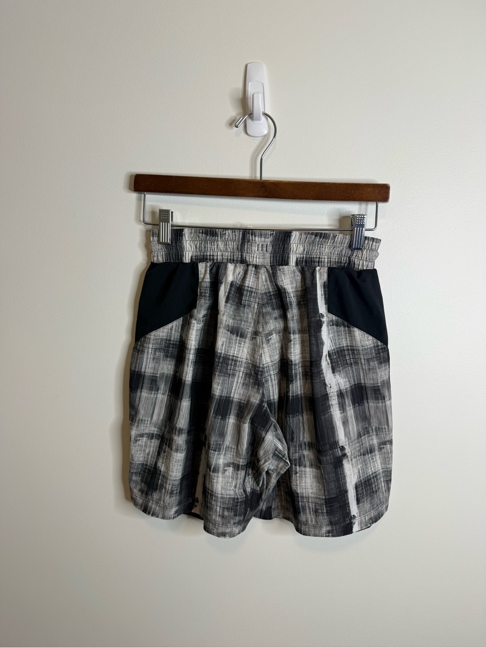 lululemon athletica Black and Gray Plaid Performance Shorts size small - Picture 6 of 6